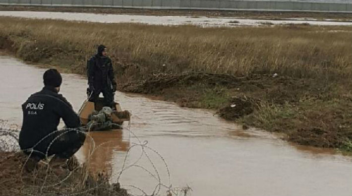 Akçakale’de zırhlı araç sele kapıldı: İki asker kayıp