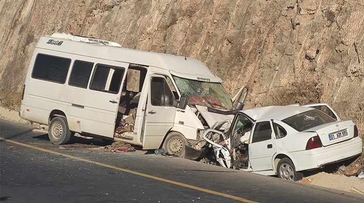 Urfa ve Amasya'da tarım işçilerini taşıyan araçlar kaza yaptı: 1 ölü 34 yaralı