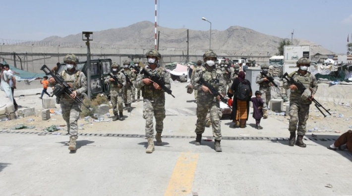 TSK askerleri Afganistan'dan dönüyor: İlk uçak indi