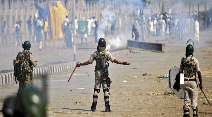 Pakistan-Hindistan arasında ipler geriliyor