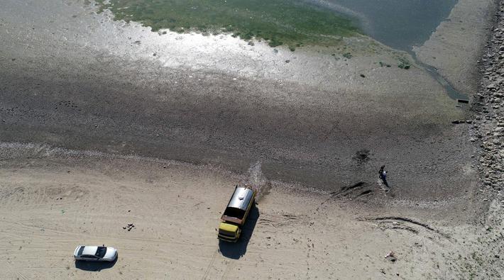 Kırklareli'de taşıma su ile gölet dolduruluyor