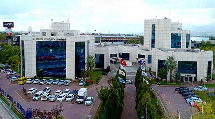 AKP tarafından yönetilen Türkiye'nin en borçlu belediyesi, 17 milyon liraya araç kiraladı