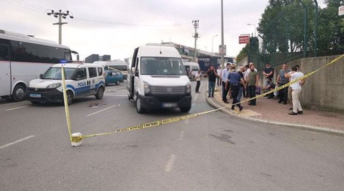 Kocaeli'de işçi minibüsüne silahlı saldırı: 1'i ağır 4 yaralı