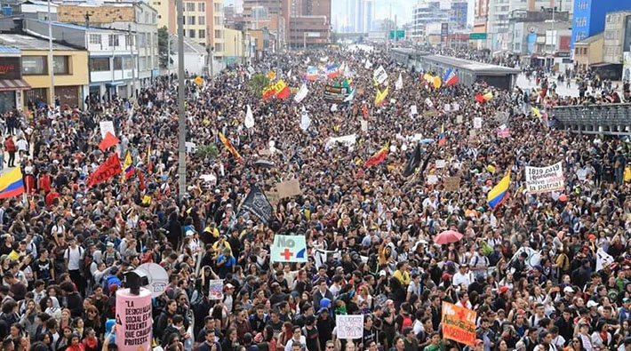 Genel grev kararı sonrası Kolombiya halkı hükümet karşıtı gösteriler düzenliyor