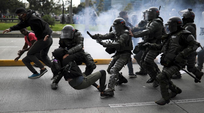 Kolombiya’da iktidar karşıtı eylemlerde 21 kişi öldürüldü