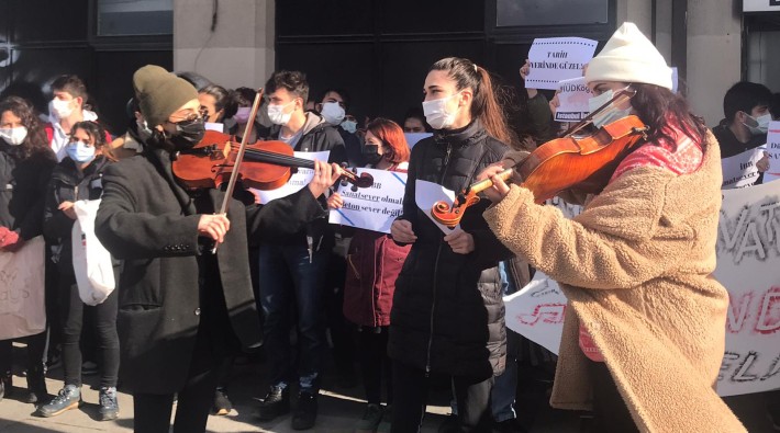 İstanbul Üniversitesi Devlet Konservatuarı'nın taşınmasına öğrenciler tepkili: 'Neden bizi okulumuzdan ediyorsunuz?'