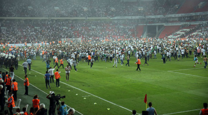 İçişleri Bakanlığı'nın açtığı soruşturmanın ardından Beşiktaş'tan Konyaspor'a suç duyurusu
