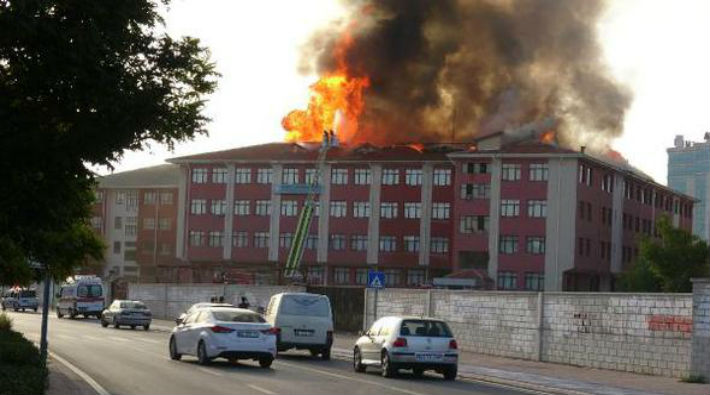 Konya'da cemaat yurdunda yangın