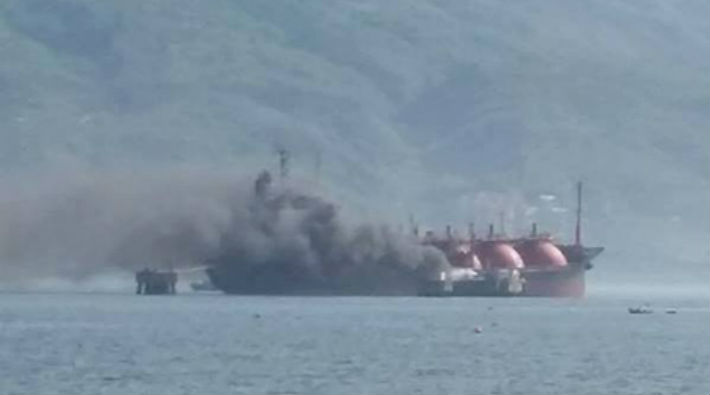 İzmit Körfezi'nde LPG tankeri yangını