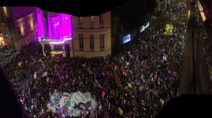 8 Mart Gece Yürüyüşü'ne binlerce kadın katıldı