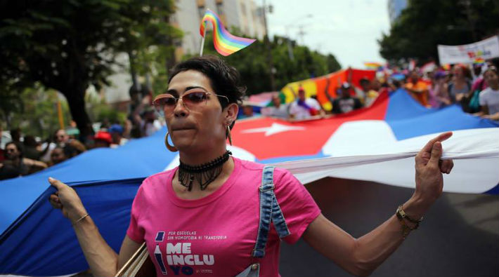 Küba'da binler yürüdü: Eşcinseller değil homofobi tehlikeli!