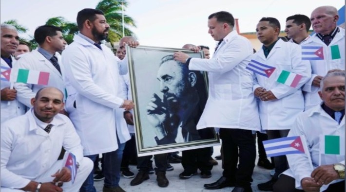 Kübalı doktorlar İtalya'da: Süper kahraman değil, devrimci doktorlarız