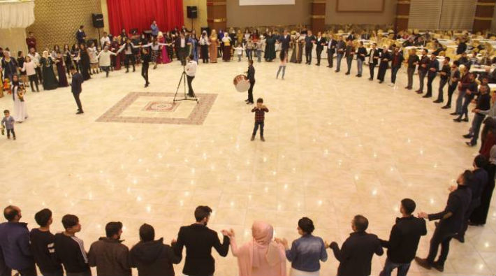 Kürtçe şarkı söylenen düğüne 'örgüt propagandası' baskını