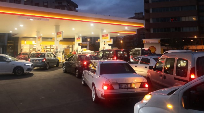 Ankara'da zam öncesi akaryakıt kuyruğu