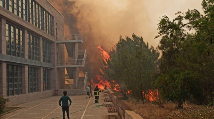 Kuzey Kıbrıs'ta yangın: ODTÜ kampüsüne de sıçradı 