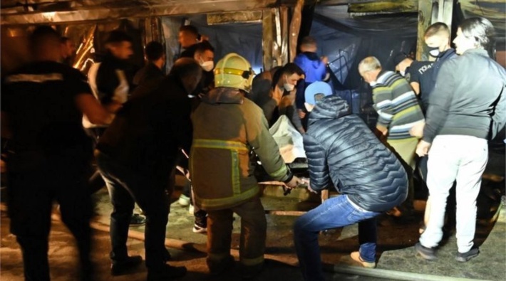 Kuzey Makedonya'daki koronavirüs hastanesinde çıkan yangında en az 14 kişi yaşamını yitirdi