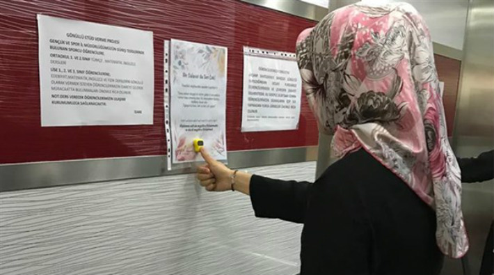 KYK yurtlarına zikirmatik: 'Bir salavat da sen çek'