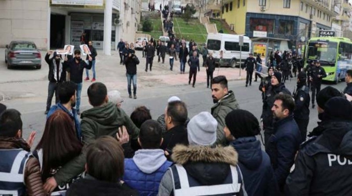 Leyla Güven'in bulunduğu cezaevine yürümek isteyen kitleye polis saldırısı