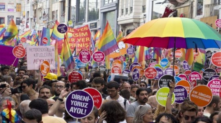 Çocukluk fotoğrafını paylaşan LGBTİ+ ifadeye çağrıldı