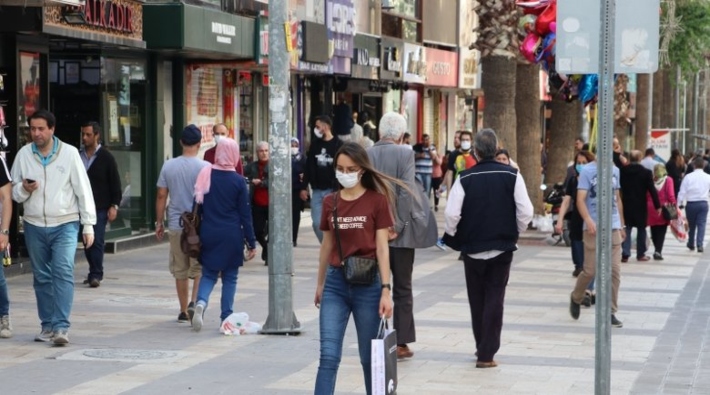 İzmir Tabip Odası: İzmir'de her gün 450 kişinin testi pozitif