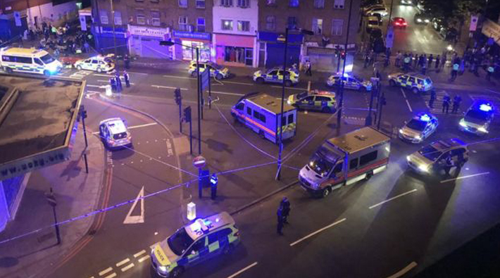 Londra'da bir kamyonet yayaların arasına daldı: 1 ölü, 8 yaralı