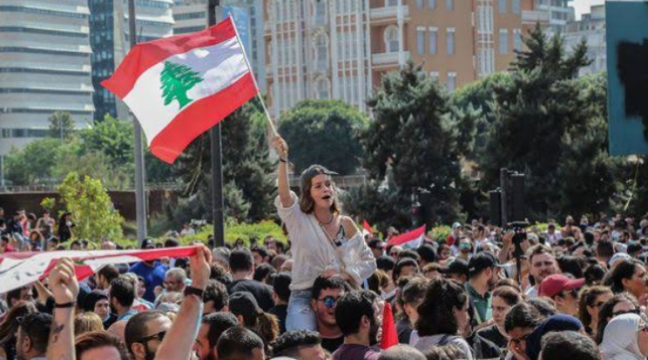 Lübnan Başbakanı, protestoları sona erdirmek için tedbir paketi hazırladı