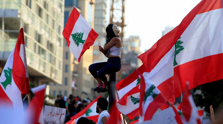 Lübnan'da hükümetten geri adım: Halkın talepleri kabul edildi