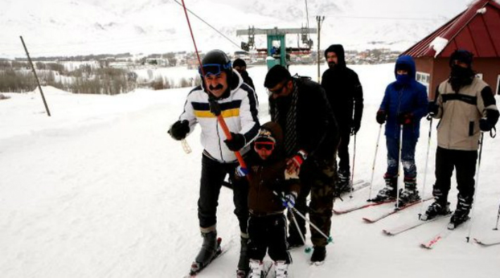 Komünist başkan herkesi Ovacık'taki kayak merkezine davet etti