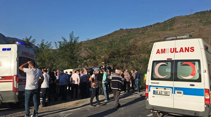 Maden işçilerini taşıyan otobüs kaza yaptı: 1 ölü, 16 yaralı