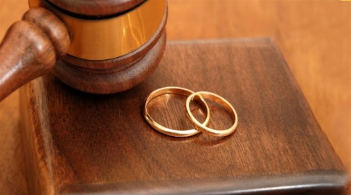 Mahkeme boşanma davasında ‘kanıt’ istedi, ‘eşini seviyorsun’ diyerek davayı reddetti!