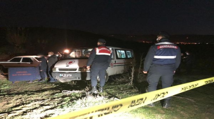 Manisa'da 4 genç otomobilin içinde ölü bulundu