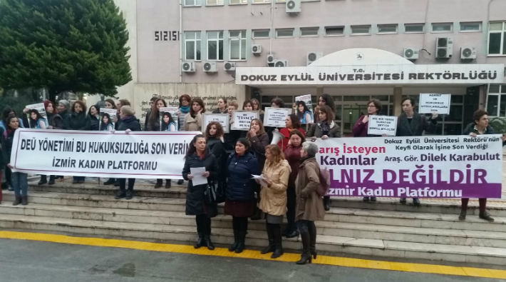 İzmirli kadınlardan akademisyen Dilek Karabulut için eylem