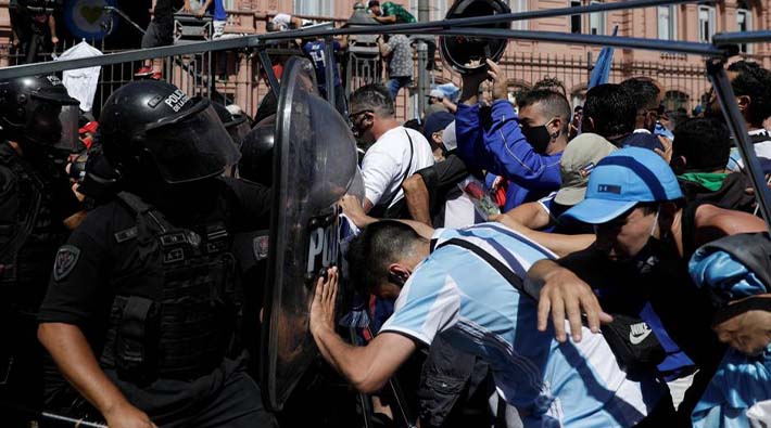 Arjantin’de polis ve halk arasında ‘Maradona’ çatışması