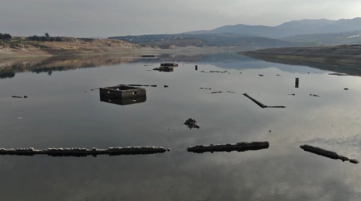 Maraş'ta baraj suları çekilince köy kalıntıları ortaya çıktı