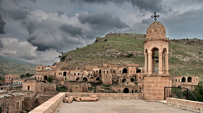 Mardin’de Süryanilere ait çok sayıda kilise, manastır, mezarlık gibi mülkler Diyanet’e devredildi