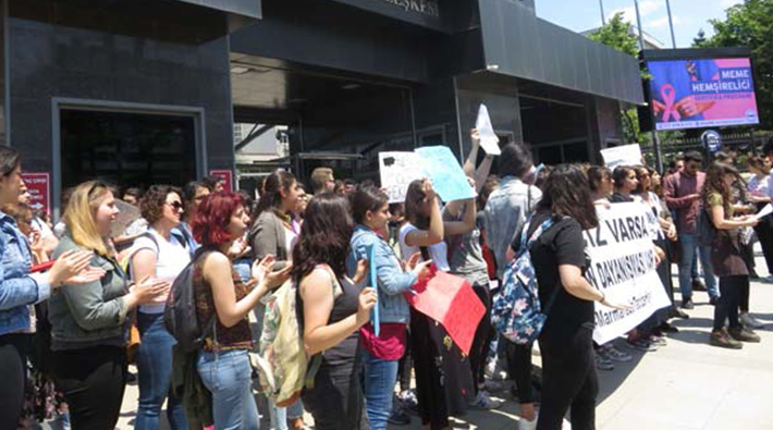 Marmara Üniversitesi'nde kadın öğrenciler tacize karşı eylemde