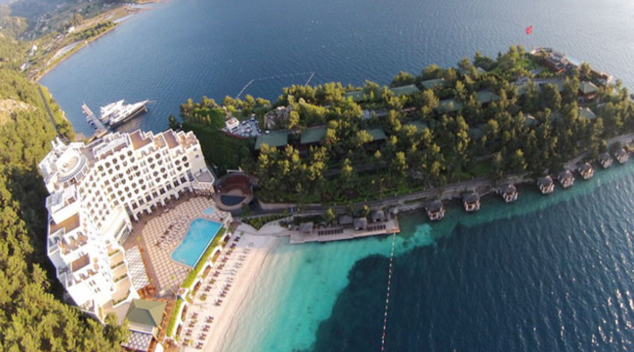 AKP'liler 'FETÖ' firarisi Akın İpek'in otelinde tatil yapmış