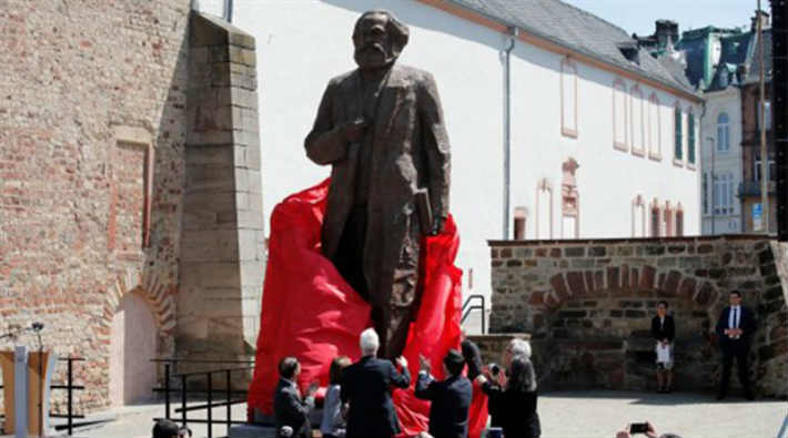 Marx'ın heykeli Trier’e dikildi