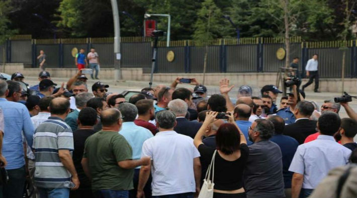 Yurttaşlara Meclis kapısında polis saldırısı