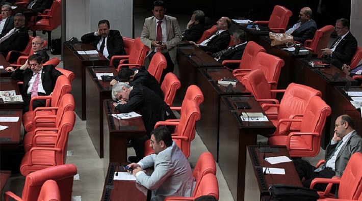Meclisin yeni masası 1 Milyon TL'ye mal oldu