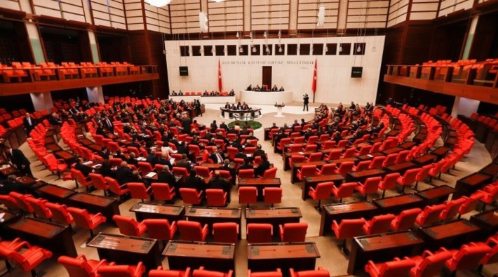 Meclis'teki 11 milyonluk yolsuzluğun ardından sandık yönetimi istifa etti, yeni seçim yapıldı