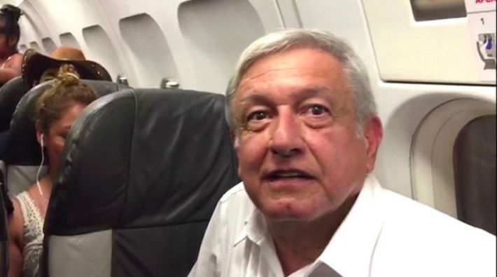 Meksika Devlet Başkanı tarifeli uçakla uçtu