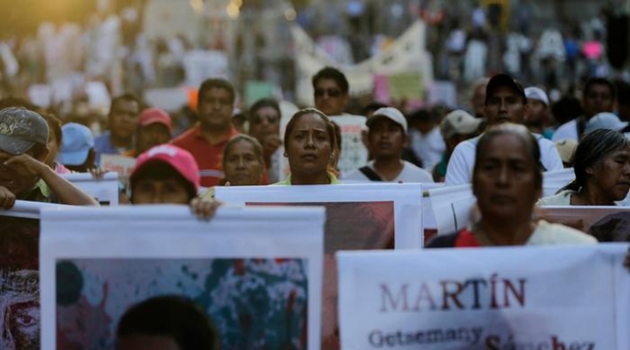 Meksika'da binlerce kişi kayıplar için yürüdü