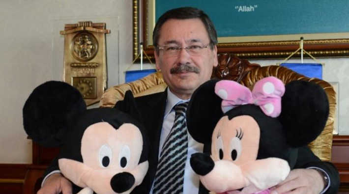 Eski Ankara Büyükşehir Belediye Başkanı Melih Gökçek, 916 bin lira ödeyerek oyuncak satın almış