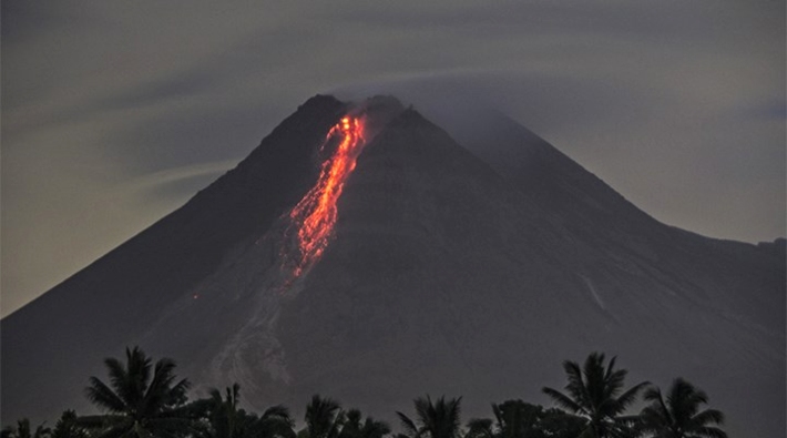 Merapi Yanardağı’nda bir günde 52 patlama