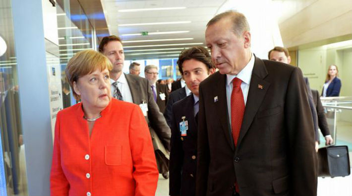 Merkel, Erdoğan'dan gazeteci Deniz Yücel'in salıverilmesini istedi