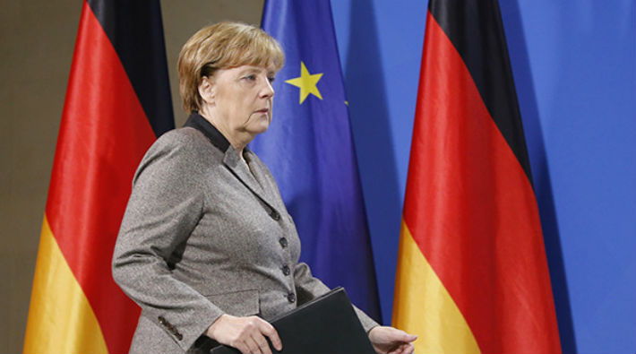 Merkel: Taliban ile görüşmeler devam etmeli