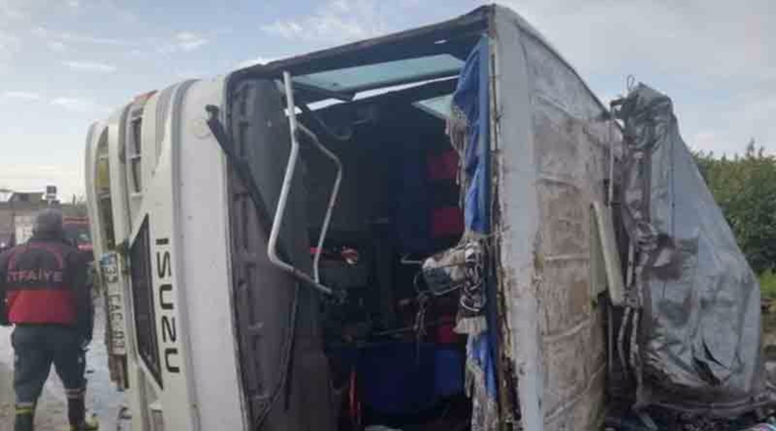 Mersin'de işçi servisi kaza yaptı: 1 işçi hayatını kaybetti, 16 yaralı