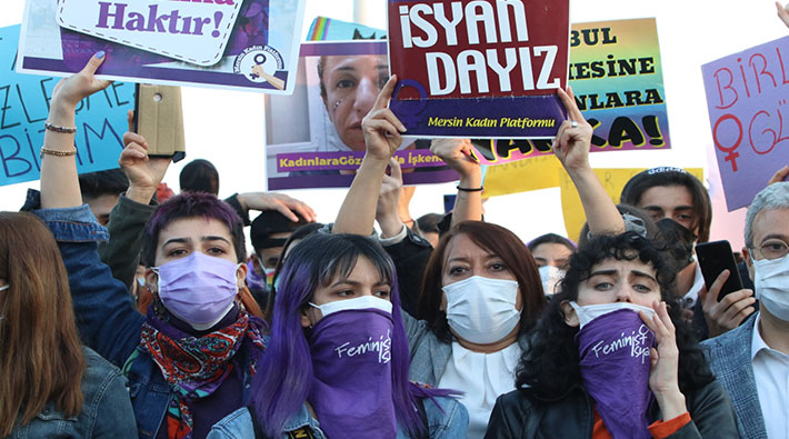 ‘İstanbul Sözleşmesi bizimdir’ diyen kadınlara yine para cezası!