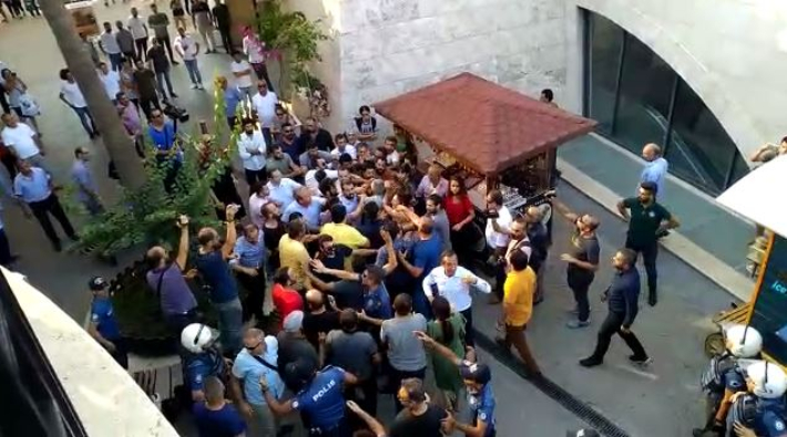 Mersin'de kayyum protestosuna polis saldırısı